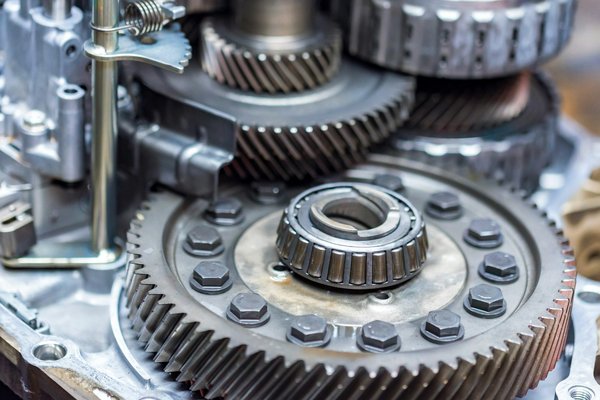 What's the Best Approach to Installing a Limited Slip Differential in a Classic Aston Martin DB4?